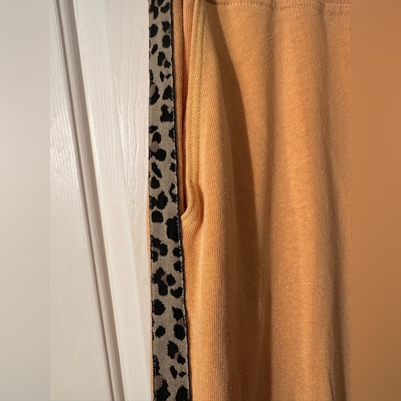 SUNDRY Size XS 0 Gold Joggers Tuxedo Stripes Animal Print Sweatpants Fall Autumn - Picture 4 of 14